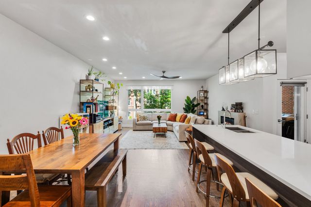 933 W George Street 2, Chicago, IL 60657