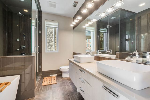 933 W George Street 2, Chicago, IL 60657