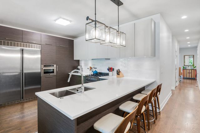 933 W George Street 2, Chicago, IL 60657