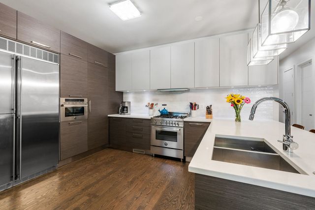 933 W George Street 2, Chicago, IL 60657