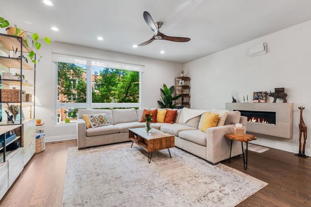 933 W George Street 2, Chicago, IL 60657