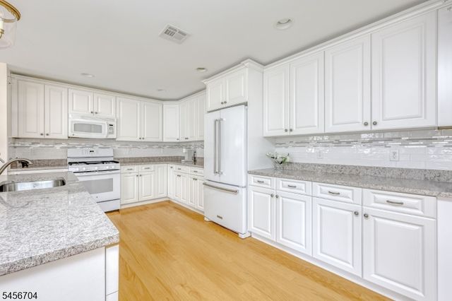 1202 Whitney Lane, Allendale Boro, NJ 07401