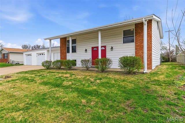 1342 Caulks Hill Road, St Charles, MO 63304