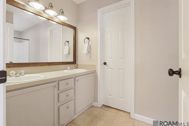 15290 E Henderson Dr, Prairieville, LA 70769