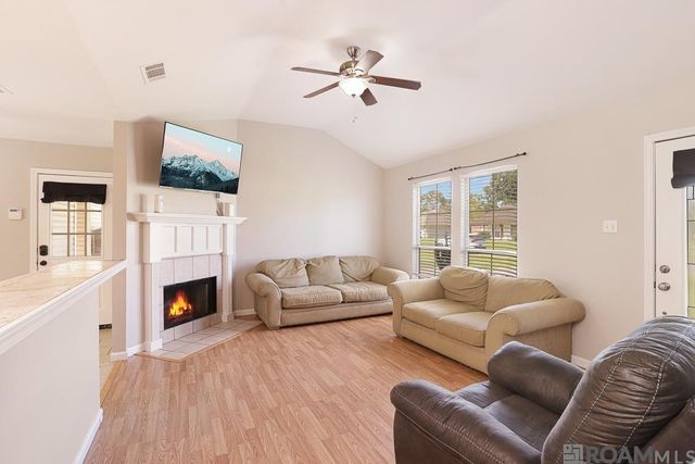 15290 E Henderson Dr, Prairieville, LA 70769