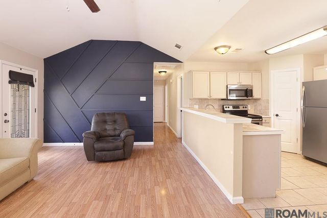 15290 E Henderson Dr, Prairieville, LA 70769