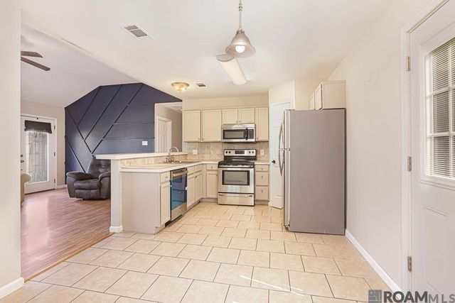 15290 E Henderson Dr, Prairieville, LA 70769