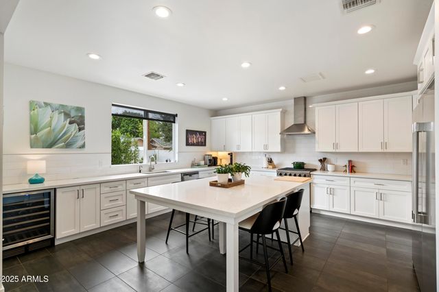 4617 E CAMBRIDGE Avenue, Phoenix, AZ 85008