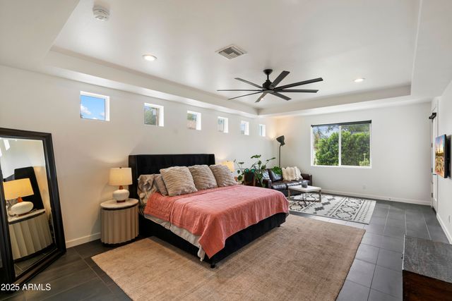 4617 E CAMBRIDGE Avenue, Phoenix, AZ 85008