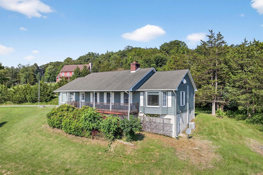 81 Hambletonian Road, Chester, NY 10918