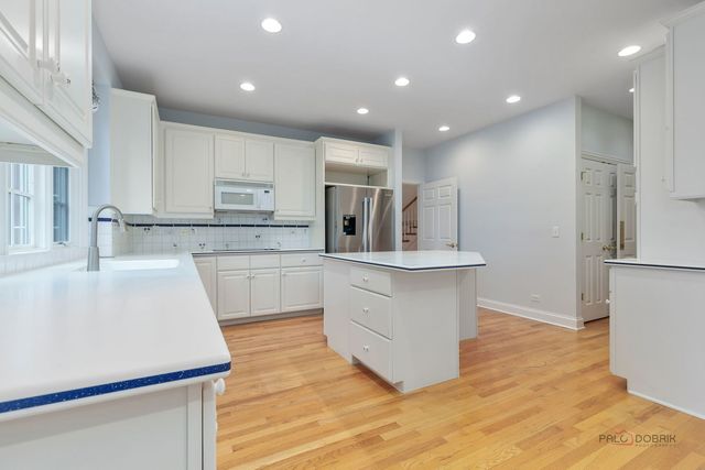 707 S Windsor Court, Lake Forest, IL 60045