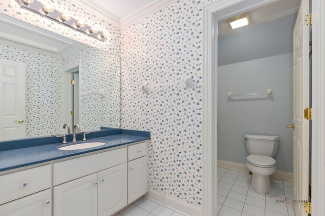 707 S Windsor Court, Lake Forest, IL 60045