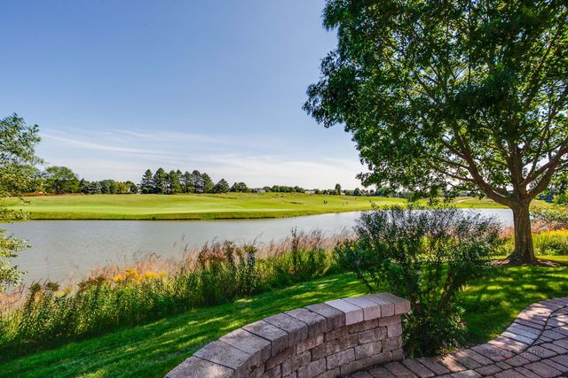707 S Windsor Court, Lake Forest, IL 60045