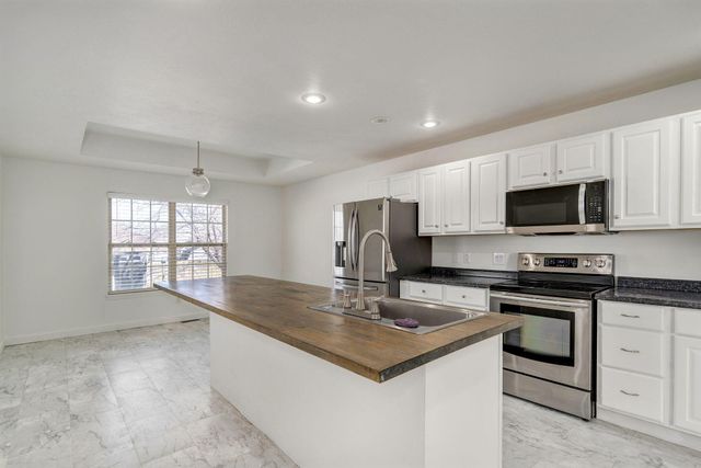 820 S Quade Road, Springfield, MO 65802