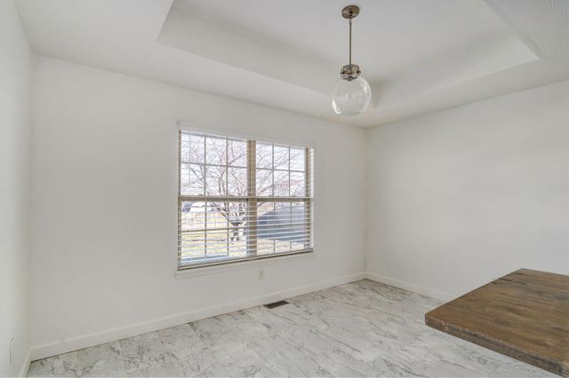 820 S Quade Road, Springfield, MO 65802