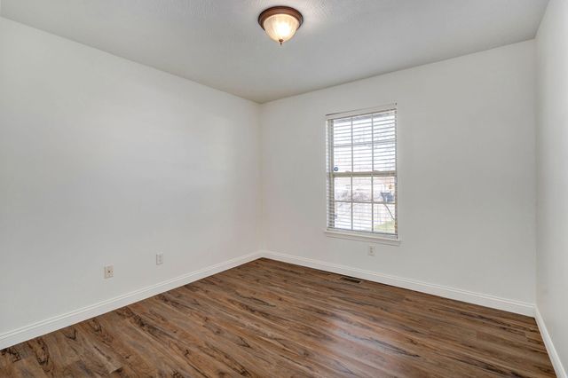 820 S Quade Road, Springfield, MO 65802