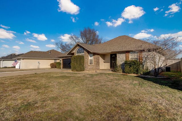820 S Quade Road, Springfield, MO 65802