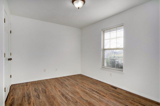 820 S Quade Road, Springfield, MO 65802