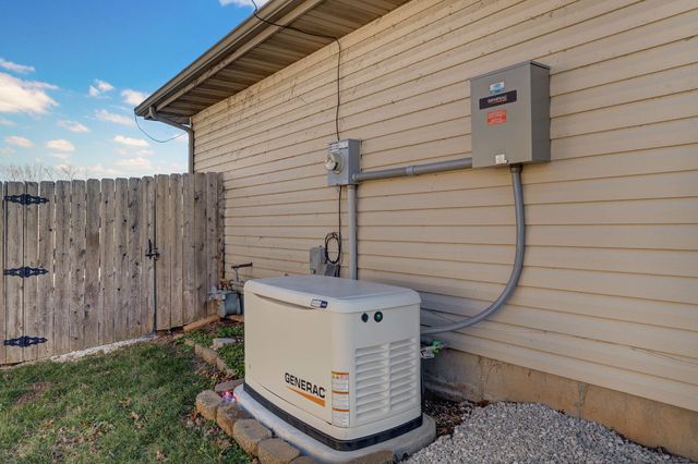 820 S Quade Road, Springfield, MO 65802