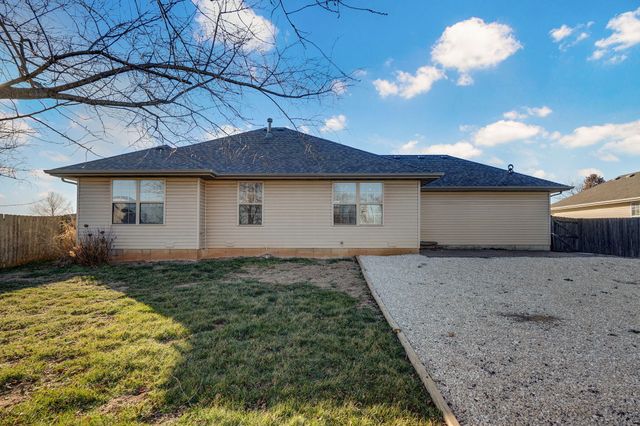 820 S Quade Road, Springfield, MO 65802
