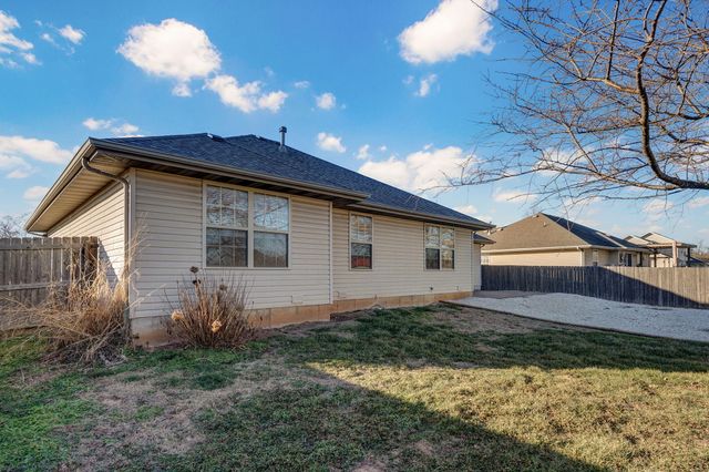 820 S Quade Road, Springfield, MO 65802