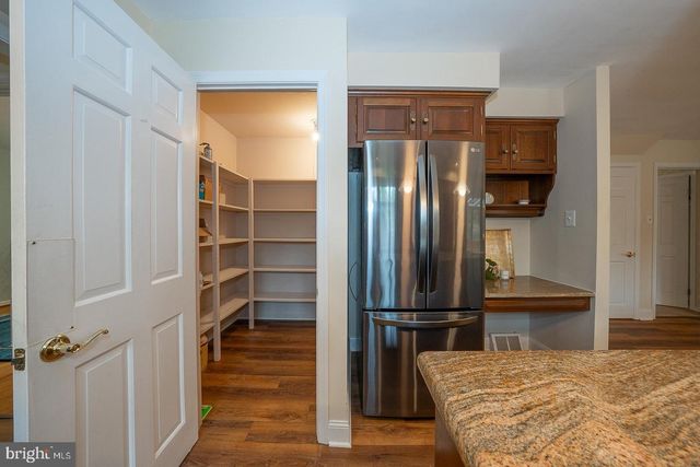 6 QUARTERWOOD RD, Malvern, PA 19355