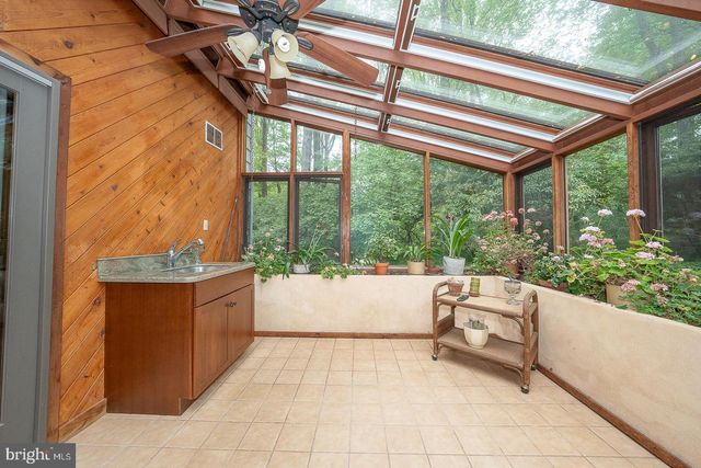 6 QUARTERWOOD RD, Malvern, PA 19355