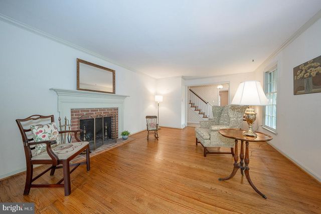 6 QUARTERWOOD RD, Malvern, PA 19355