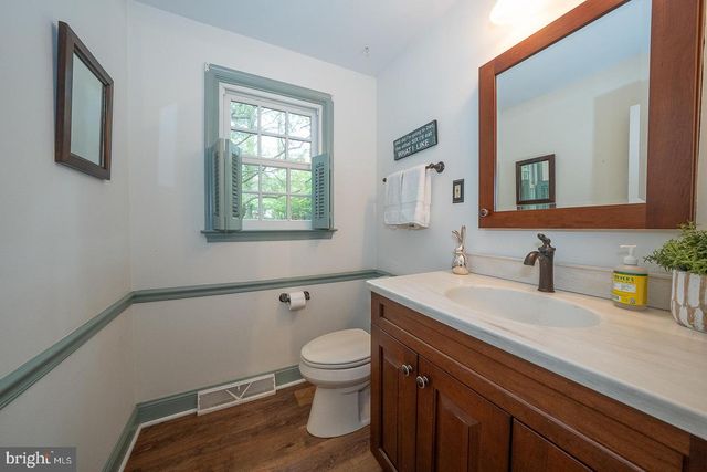 6 QUARTERWOOD RD, Malvern, PA 19355