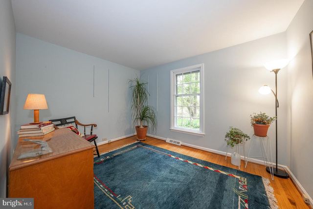 6 QUARTERWOOD RD, Malvern, PA 19355