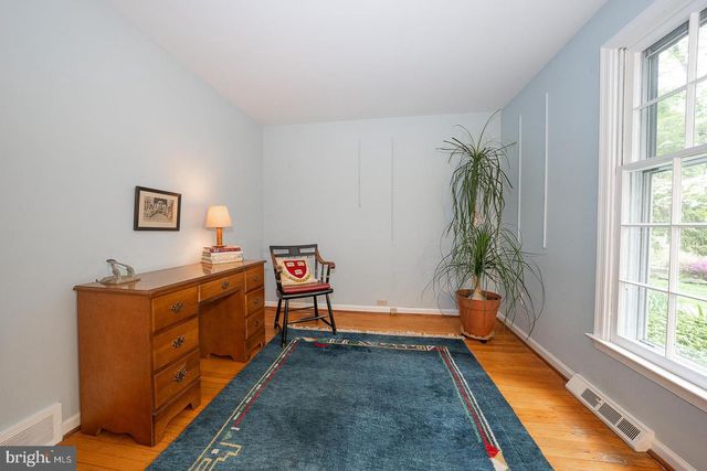 6 QUARTERWOOD RD, Malvern, PA 19355