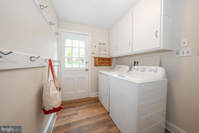 6 QUARTERWOOD RD, Malvern, PA 19355