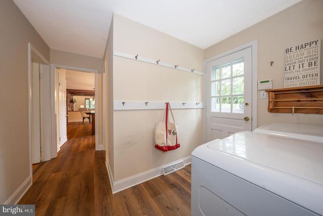 6 QUARTERWOOD RD, Malvern, PA 19355