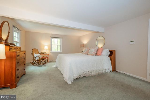 6 QUARTERWOOD RD, Malvern, PA 19355