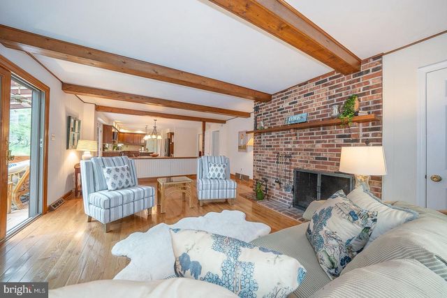 6 QUARTERWOOD RD, Malvern, PA 19355