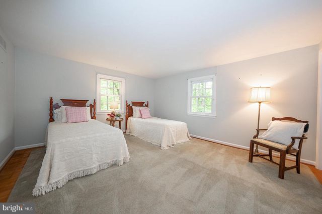 6 QUARTERWOOD RD, Malvern, PA 19355