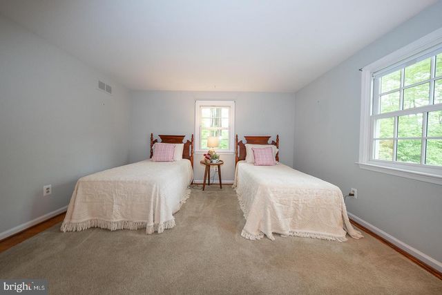 6 QUARTERWOOD RD, Malvern, PA 19355