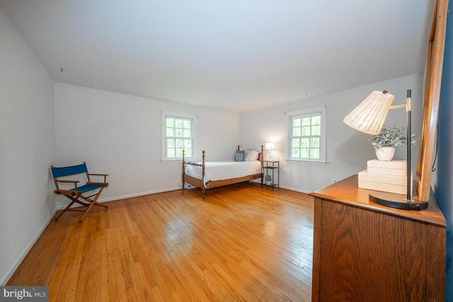 6 QUARTERWOOD RD, Malvern, PA 19355