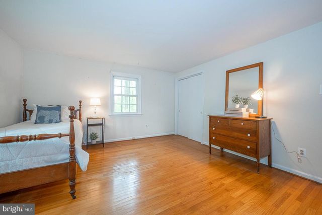 6 QUARTERWOOD RD, Malvern, PA 19355
