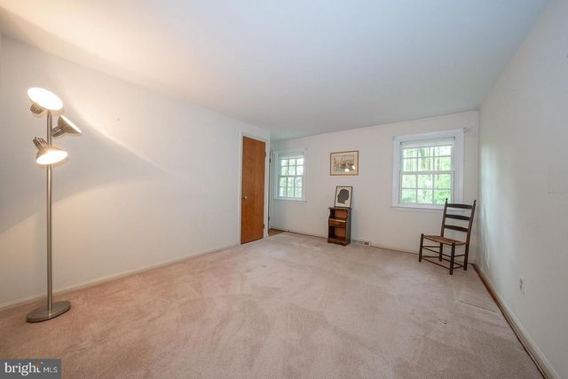 6 QUARTERWOOD RD, Malvern, PA 19355