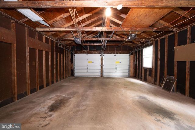 6 QUARTERWOOD RD, Malvern, PA 19355