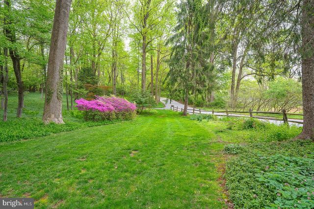6 QUARTERWOOD RD, Malvern, PA 19355
