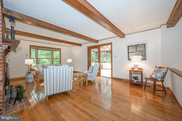 6 QUARTERWOOD RD, Malvern, PA 19355