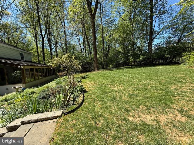 6 QUARTERWOOD RD, Malvern, PA 19355