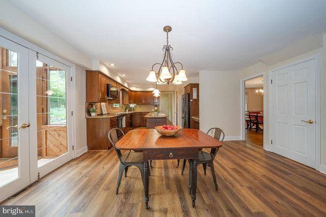 6 QUARTERWOOD RD, Malvern, PA 19355