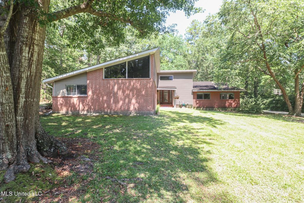 6113 Juniper Drive, Vancleave, MS 39565