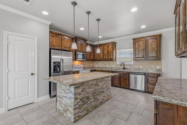 2800 Virginia Avenue, League City, TX 77573