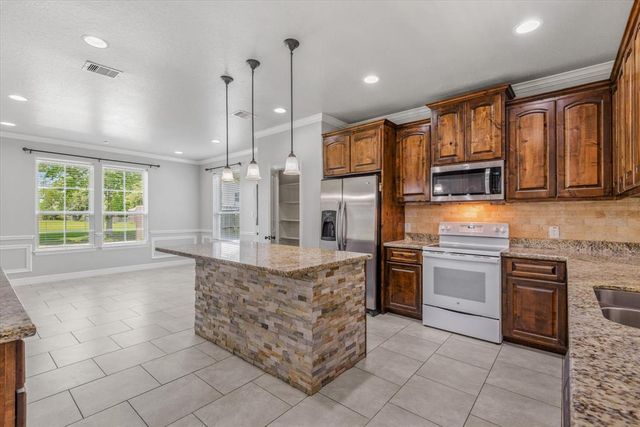 2800 Virginia Avenue, League City, TX 77573