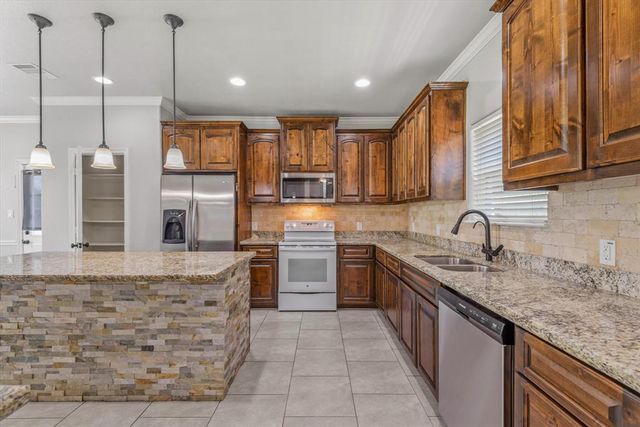 2800 Virginia Avenue, League City, TX 77573
