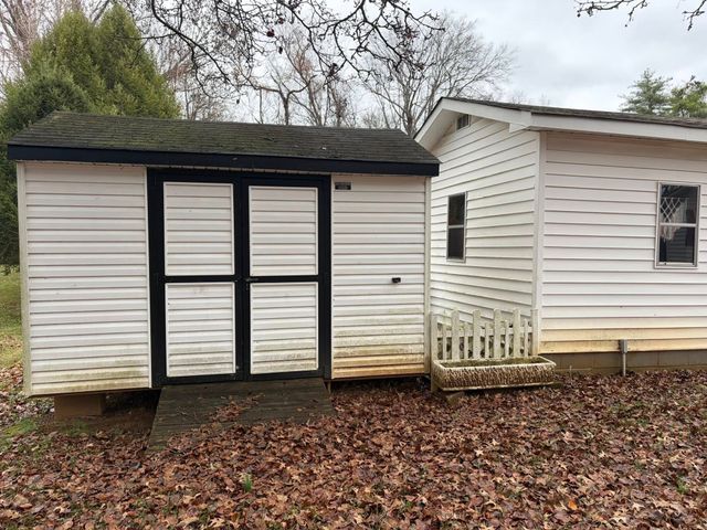 215 Orchard Ln, Mcminnville, TN 37110